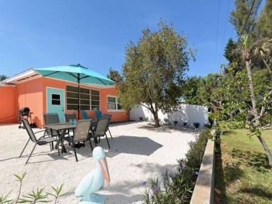 Holmes Beach sleeps 6 on Anna Maria Island